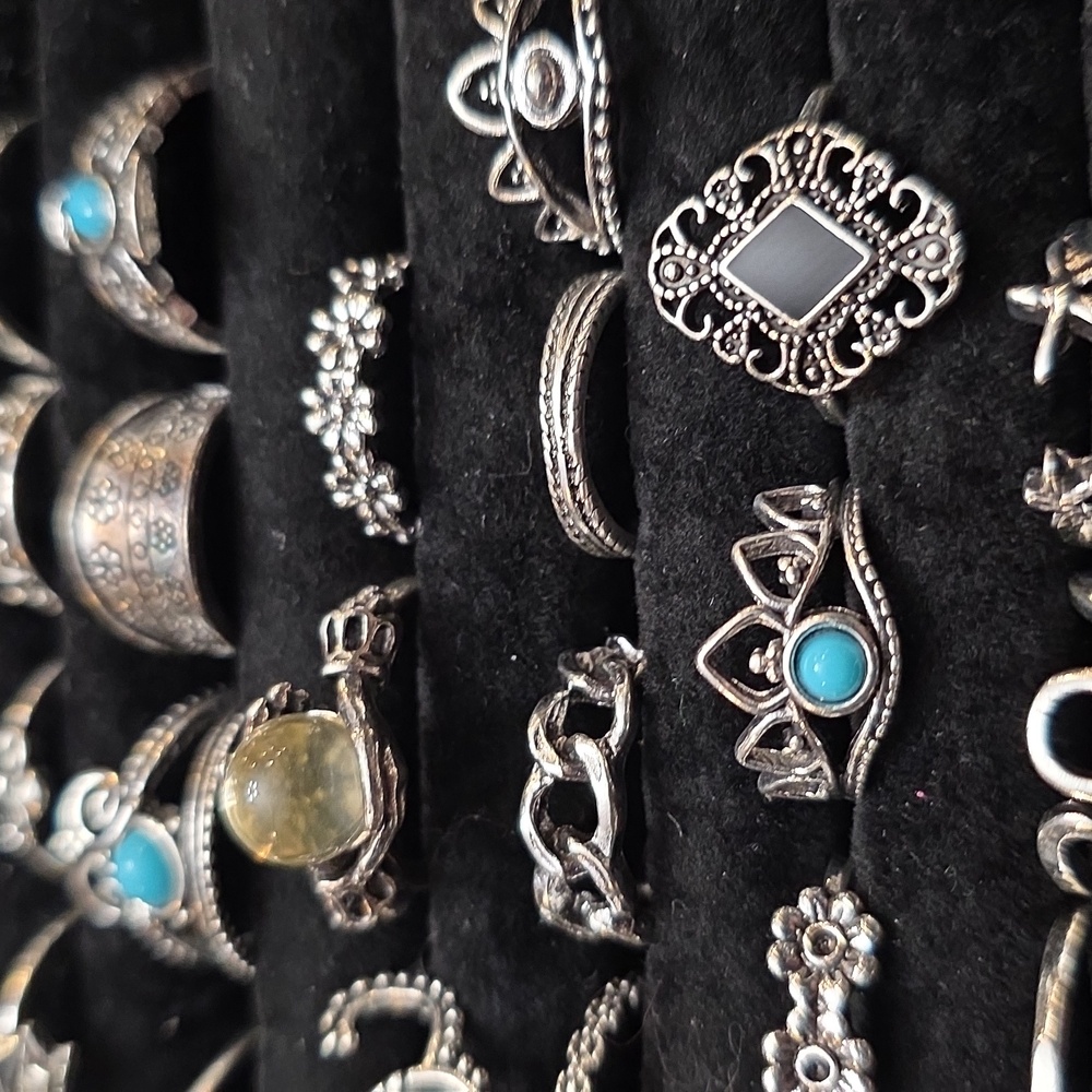 Lot of 30pcs fashion rings - Picture 3 of 3